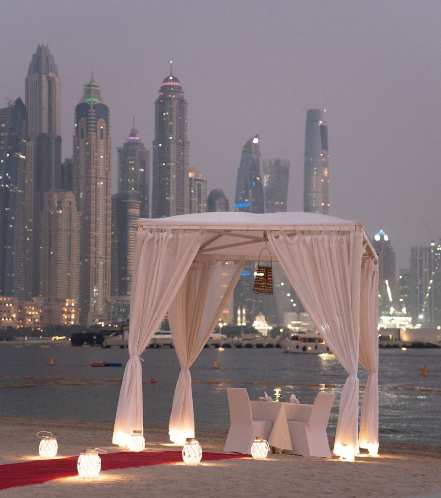 Heiratsantrag Dubai Strand romantisches Dinner